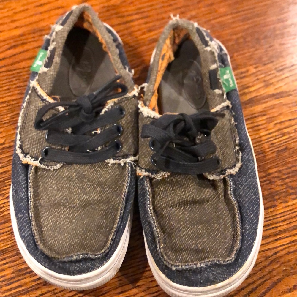 Boys Sanuk sneakers
